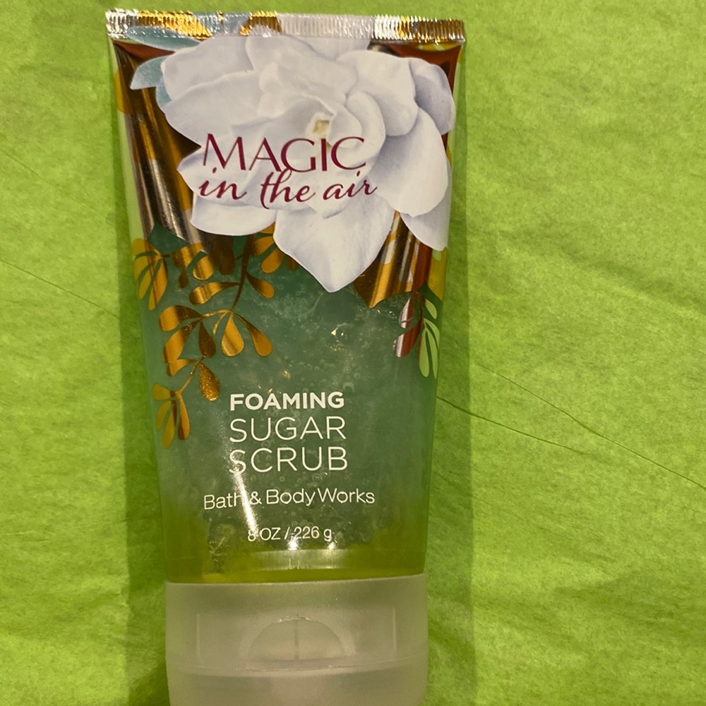Magic in the air foaming sugar scrub 8oz by BBW